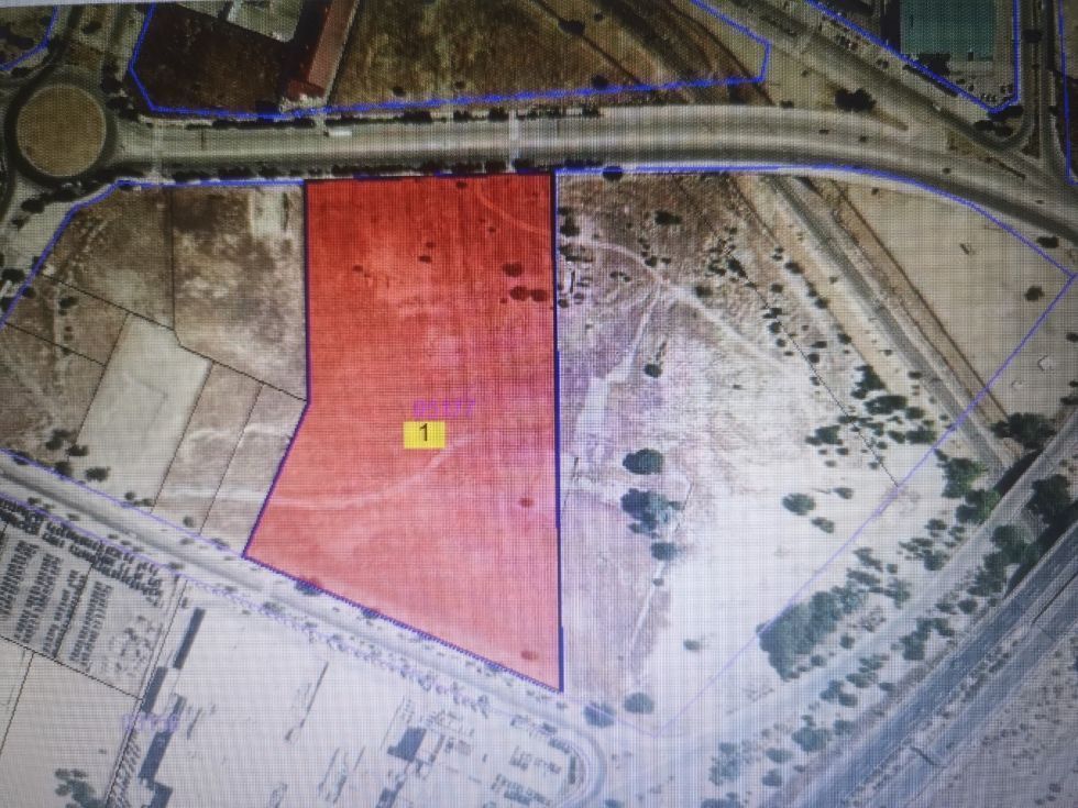 Fotografa de venta de suelo comercial terciario c) Pirotecnia 32.000 m2